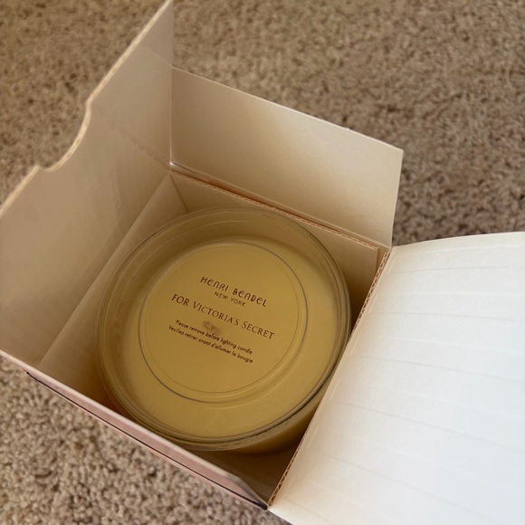 Henri Bendel for Victoria Secret Cashmere Scented Candle - Limited Edition - Picture 4 of 6